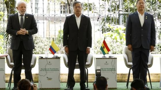 El presidente de Colombia, Gustavo Petro (c), el presidente de Brasil, Luiz Inácio Lula da Silva (i), y el presidente de Bolivia, Luis Arce 