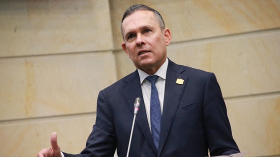 Efraín Cepeda niega nexos paramilitares