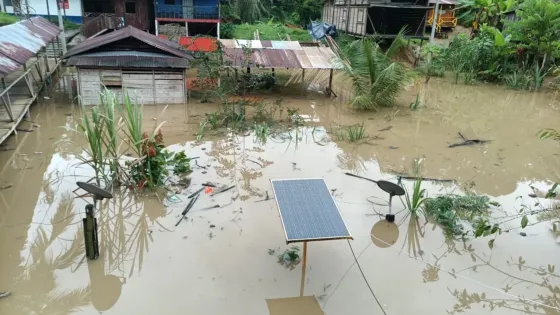 Inundaciones en Chocó dejan cerca de 30 mil familias afectadas Comunidad en Chocó (Colombia) afectada por las inundaciones