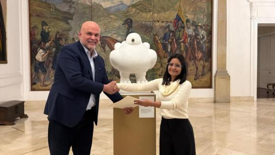 Salvatore Mancuso y Angie Rodríguez.
