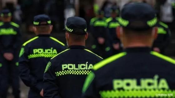 Un video de seguridad muestra cómo un subintendente de la Policía evitó que una mujer se lanzara desde un puente 