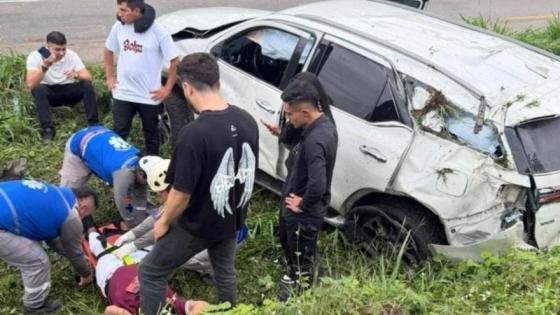 La camioneta de Sebastián Ayala se volcó en una vía nacional.