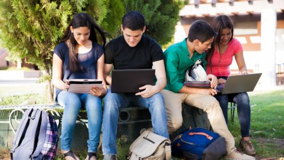 Imagen de referencia de estudiantes.