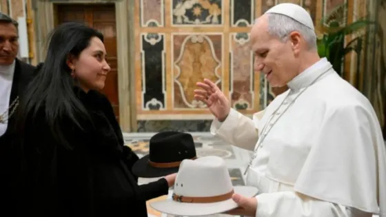 Jennifer Pinzón y el papa León XIV