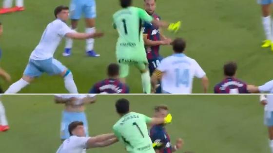 Esteban Andrada golpeando a Jairo Pulido. 