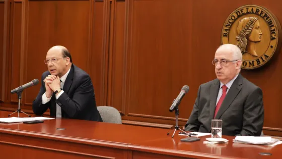 Leonardo Villar rechazó ir al foro de Hacienda, defendió la autonomía del Banco y pidió al ministro asistir a la próxima Junta.