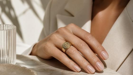 Uñas old money