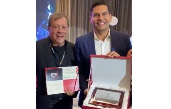 El empresario Mario Hernández junto con el reconocido periodista y conferencista, Ismael Cala. El empresario Mario Hernández junto con el reconocido periodista y conferencista, Ismael Cala.