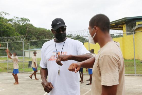 Mario Butler, gloria del baloncesto, lidera proyecto con jóvenes panameños Mario Butler, gloria del baloncesto, lidera proyecto con jóvenes panameños