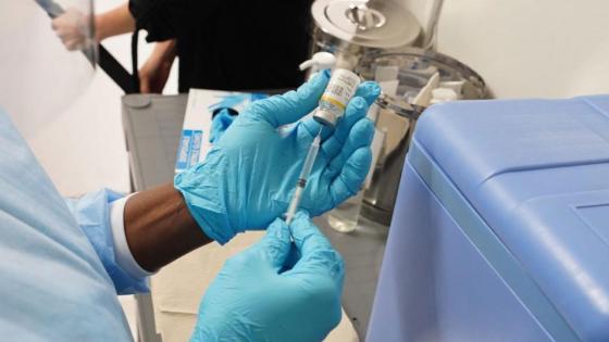 Medellín deja de aplicar primeras dosis por escasez de vacunas Medellín deja de aplicar primeras dosis por escasez de vacunas