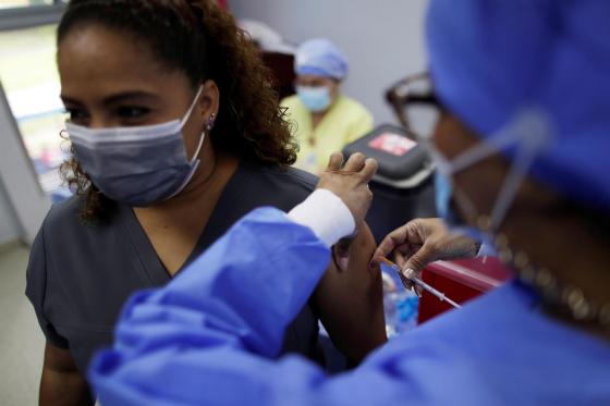 Panamá empieza aplicación de dosis de refuerzo contra el covid-19. Panamá empieza aplicación de dosis de refuerzo.
