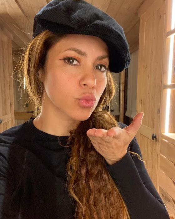 Shakira: Shakira: