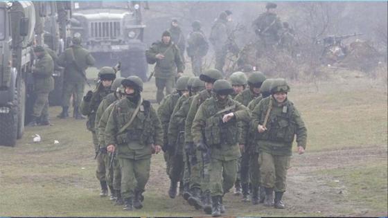 Soldados rusos en la frontera con Ucrania Soldados rusos en la frontera con Ucrania