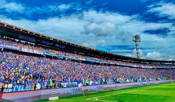 Hinchas de Millonarios le responden a periodista deportivo por fuertes críticas Hinchas de Millonarios le responden a periodista deportivo por fuertes críticas