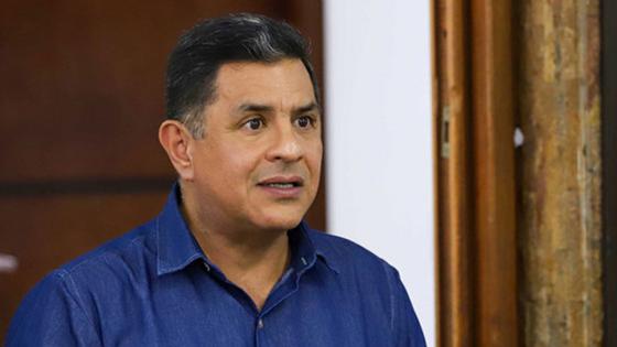 Jorge Iván Ospina alcalde de Cali camisas blancas Jorge Iván Ospina alcalde de Cali camisas blancas