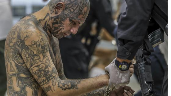 El traslado de 2.000 presos a la nueva cárcel en El Salvador El traslado de 2.000 presos a la nueva cárcel en El Salvador