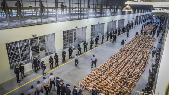 El traslado de 2.000 presos a la nueva cárcel en El Salvador El traslado de 2.000 presos a la nueva cárcel en El Salvador