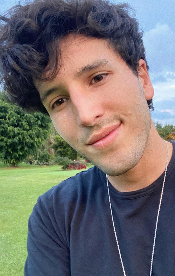 famosos colombianos sin barba