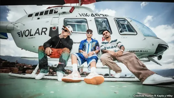 Kamm junto a Kapla y Miky,