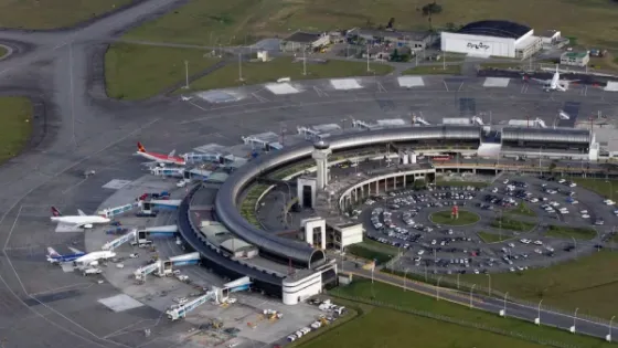 Cierre del Aeropuerto de Rionegro generó retrasos en 30 vuelos Cierre del Aeropuerto de Rionegro generó retrasos en 30 vuelos