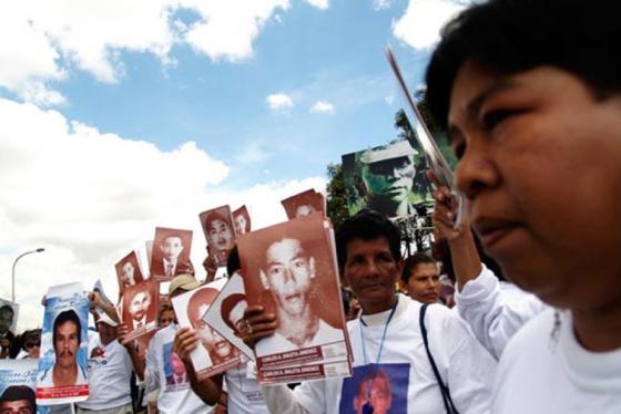 Gobierno pide perdón por "falsos positivos" a familias en Antioquia Gobierno pide perdón por "falsos positivos" a familias en Antioquia