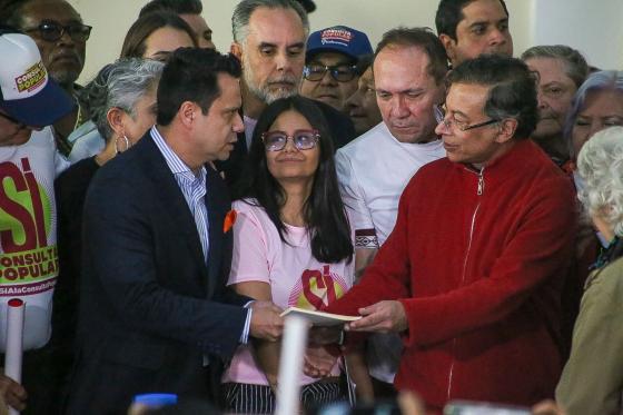 Gremios-arremeten-contra-Petro-por-consulta-popular Gremios-arremeten-contra-Petro-por-consulta-popular