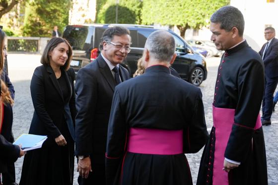 gustavo-petro-papa-leon gustavo-petro-papa-leon