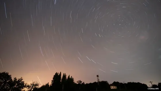 Imagen de referencia de lluvia de meteoritos. Lluvia de meteoritos.