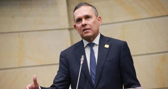 Efraín Cepeda Álvaro Ashton Efraín Cepeda niega nexos paramilitares