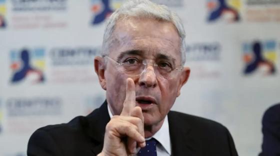Álvaro Uribe habla de riesgo de bombardeos