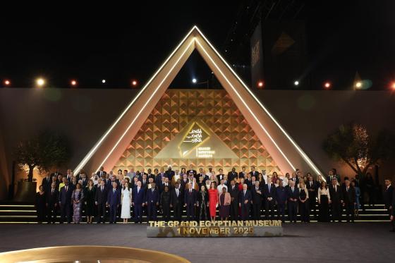 El Gran Museo Egipcio abrió sus puertas al mundo Foto de familia de los jefes de Estado durante la inauguración oficial del Gran Museo Egipcio