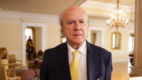 César Julio Valencia.