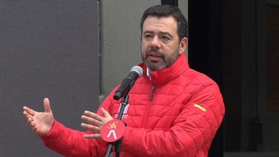 El alcalde de Bogotá alertó que las disidencias infiltraron organismos de seguridad y cuestionó la estrategia de paz del Gobierno Petro.
