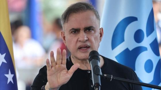 Fiscalía de Venezuela amenaza con declarar prófuga a María Corina si sale del país para recibir el Nobel.