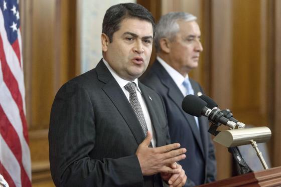 Fotografía de archivo del 24 de julio de 2014 del entonces presidente de Honduras, Juan Orlando Hernández, hablando durante una reunión en el Capitolio de Washington (Estados Unidos). El expresidente hondureño Juan Orlando Hernández, condenado en Estados Unidos por narcotráfico, fue liberado este lunes, según los registros actualizados del Federal Bureau of Prisons (BOP), tras recibir un perdón total del presidente estadounidense Donald Trump.