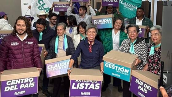 La exalcaldesa de Bogotá entregó más de un millón de firmas.