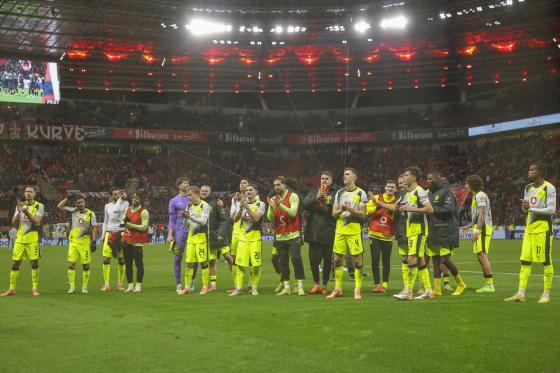 ortmund players celebrates after the German Bundesliga soccer match between Bayer 04 Leverkusen and Borussia Dortmund in Leverkusen, Germany, 29 November 2025. 