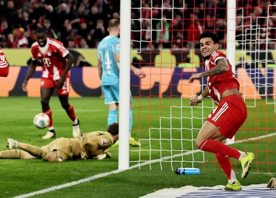 Luis Diaz of Munich celebrates after scoring the 4-1 lead during the German Bundesliga soccer match between FC Bayern Munich and TSG Hoffenheim in Munich, Germany, 08 February 2026.