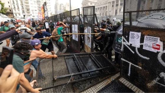 Controversial reforma laboral de Milei avanza 