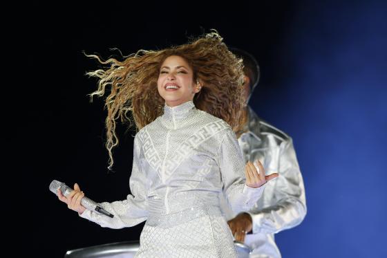Fotografía de archivo del 7 de septiembre de 2025 que muestra a la cantante colombiana Shakira en un concierto de su gira 'Las Mujeres Ya No Lloran World Tour', en Guadalajara (México). La jefa de Gobierno de la capital mexicana, Clara Brugada, anunció este viernes que Shakira ofrecerá un concierto gratuito en el Zócalo de Ciudad de México el próximo 1 de marzo, en un evento organizado en conjunto con Grupo Modelo con motivo del centenario de la cervecera mexicana.