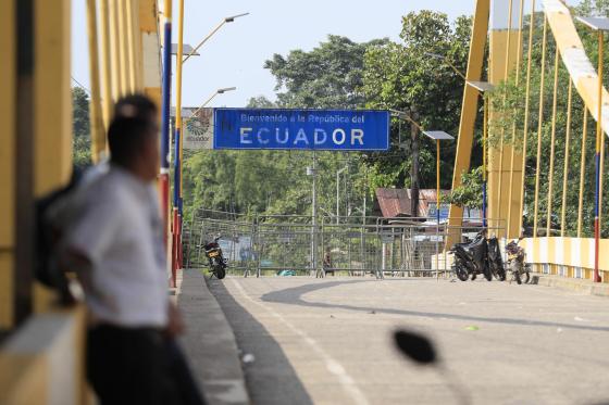 Cierre de frontera con Ecuador empuja a comerciantes del sur de Colombia a la informalidad