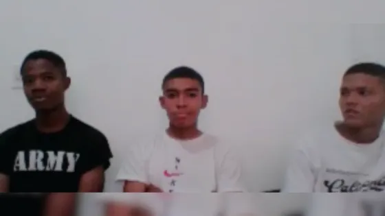 Las evidencias indican que los militares habrían recogido al canino recién nacido en medio de la vegetación.