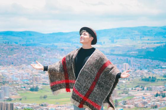 Influencer reconstruye vivienda y la entrega a familia afectada por ola invernal en Montería