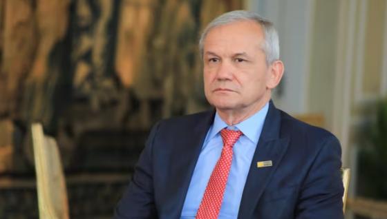 Carlos Ramón González.