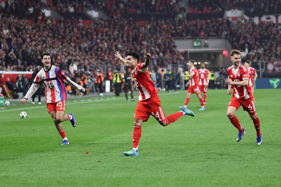 Luis Díaz marcó gol en la semifinal de la Copa de Alemania. 
