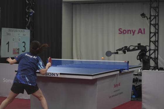 Robot programado con IA vence a jugadores de élite de tenis de mesa. 