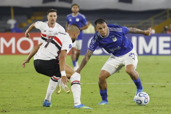 Rodrigo Contreras, delantero de Millonarios, afectado por su presente. 