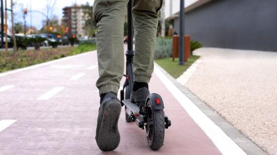 Nuevas reglas para patinetas eléctricas en Colombia: multas, edad y límites 