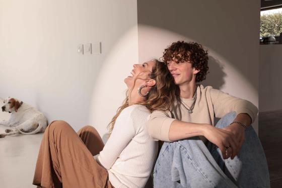 Hijo de Claudia Bahamón debutó en Bogotá Fashion Week y emocionó a la modelo