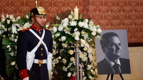 Fotografía que muestra la imagen del exvicepresidente colombiano Germán Vargas Lleras durante su funeral este sábado, en el Palacio de San Carlos, en Bogotá (Colombia). 